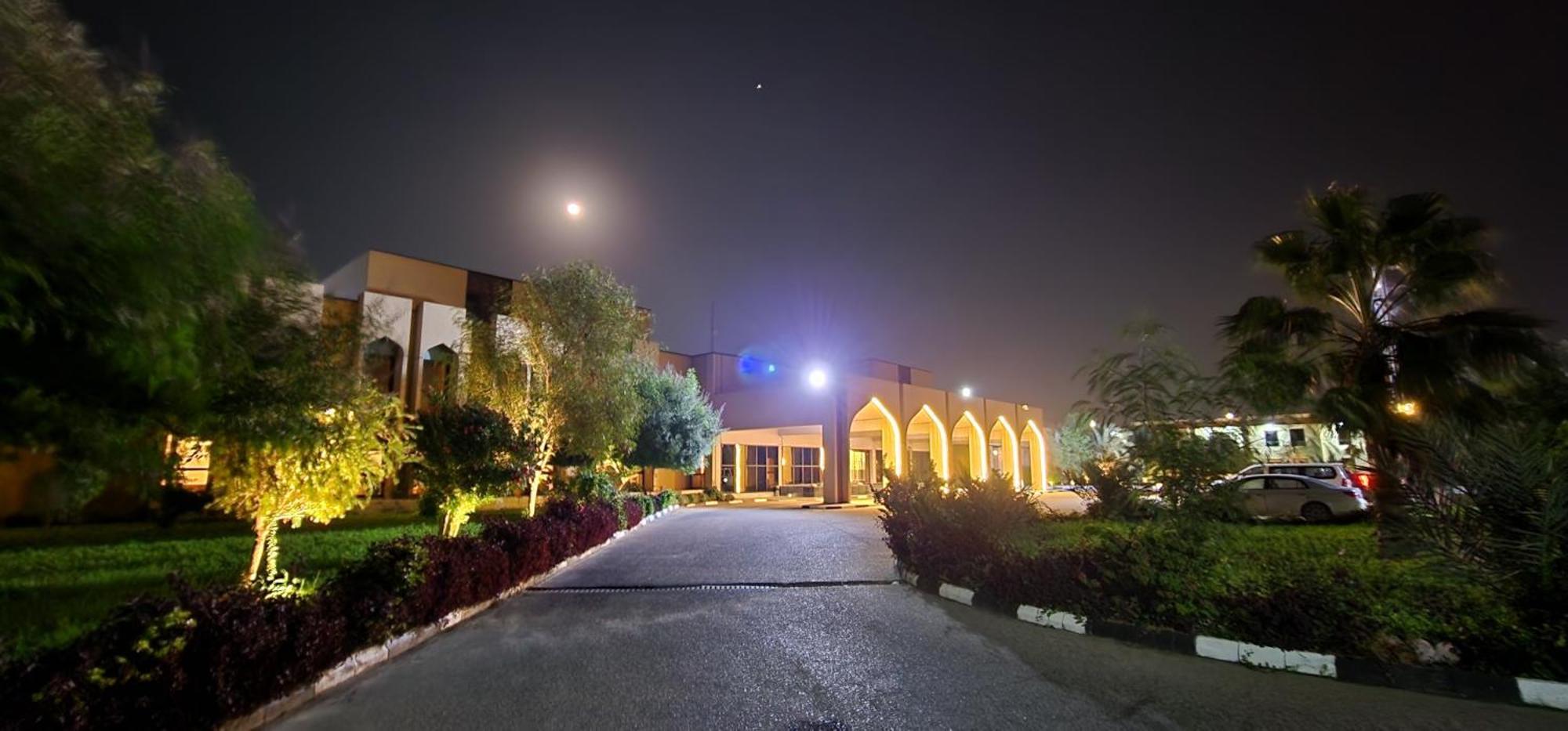 Basrah International Airport Hotel Exterior foto